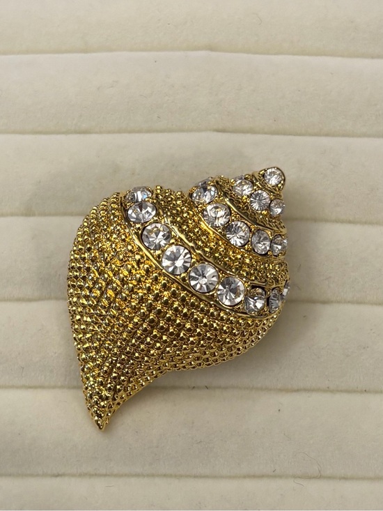 Kenneth Jay Lane Jewelry - Vintage SIGNED KJL Kenneth Jay Lane Seashell Brooch Pendant Gold Tone Shell Pin